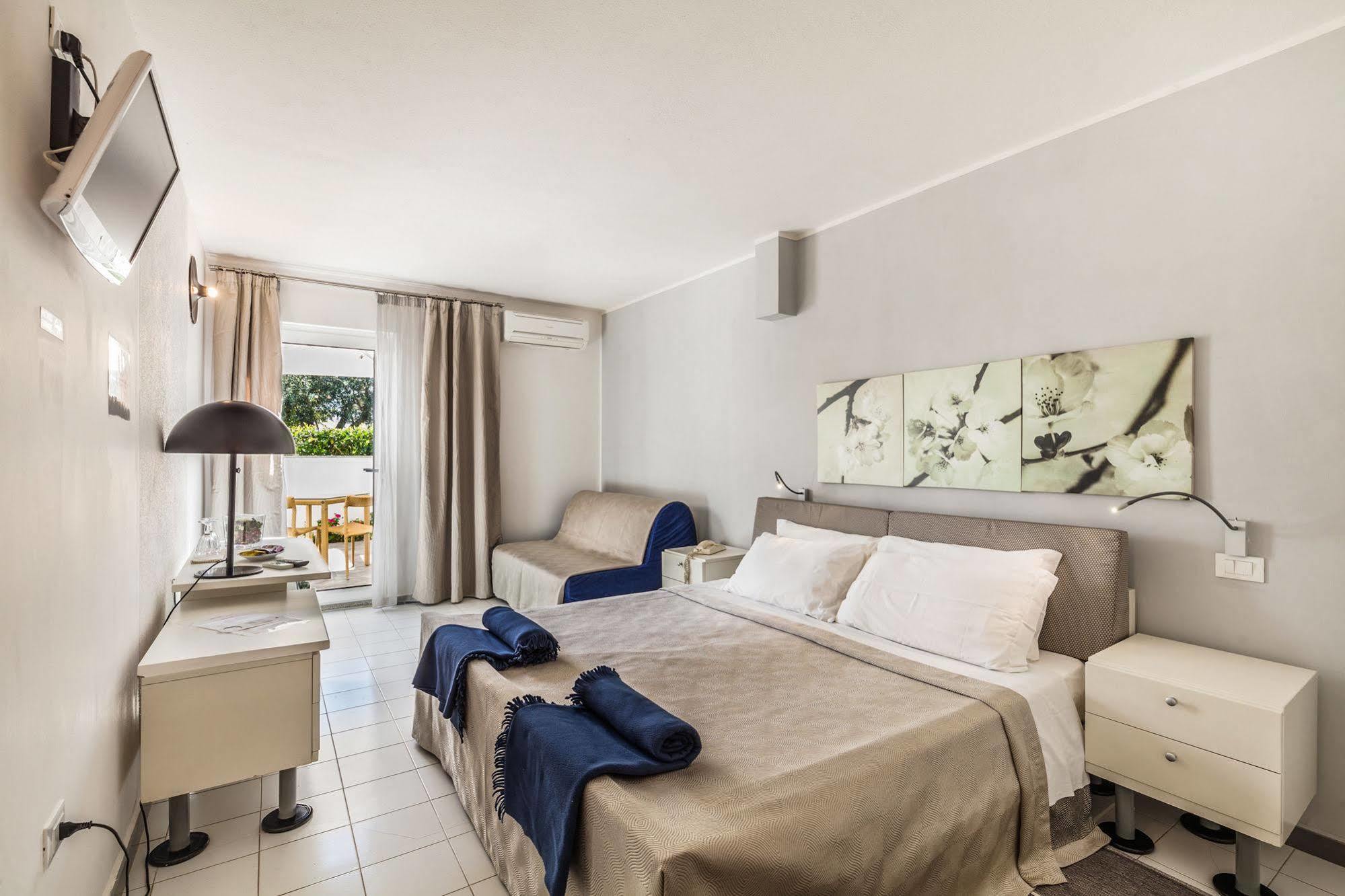 Hotel Residence Hibiscus La Caletta Dış mekan fotoğraf